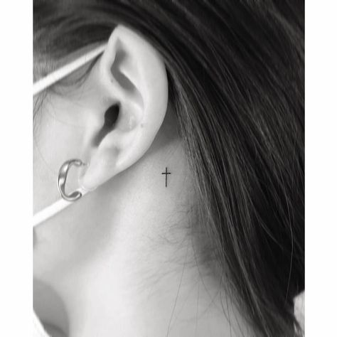 M Behind Ear Tattoo, Cute Small Tattoos Behind The Ear, Tiny Cross Behind Ear Tattoo, Cross By Ear Tattoo, Minimalist Tattoo Behind Neck, Small Memorial Tattoos Behind Ear, Tiny Tattoos On Neck, Birthdate Neck Tattoo, Cute Dainty Tattoos Behind Ear