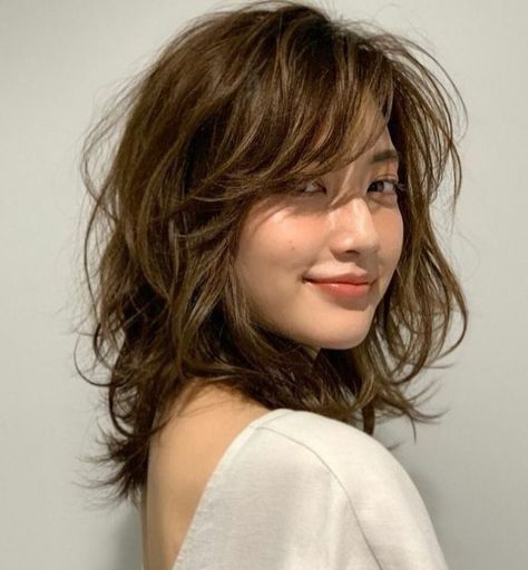 The Best Haircuts for Women Hair Cut Styles For Women, 80s Haircuts, Hair Cut Styles, Trendy We Fryzurach, Medium Shag Haircuts, Long Shag, Chunky Highlights, Textured Haircut, Trendy Haircuts