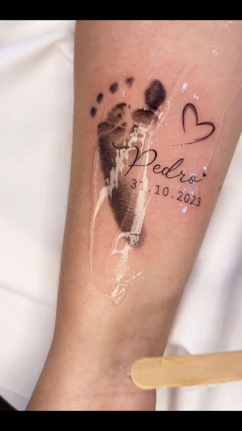 First Born Daughter Tattoo Ideas, First Born Daughter Tattoo, Tattoo Ideas Dedicated To Kids, First Kid Tattoo Ideas, Newborn Baby Tattoo Ideas, Baby Birth Tattoo Ideas, Footprint Tattoo Ideas Mom, Baby Hand Tattoos For Moms, First Time Mom Tattoo Ideas