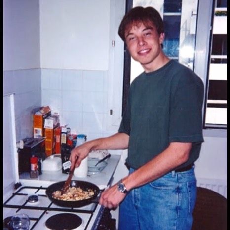 Happy Birthday @elonmusk - I bet you didn’t know Elon was also a great cook.. Happy birthday to The Real Life Iron Man. You have inspired… Elon Musk Young, Elon Musk Family, Elon Mask, Elon Reeve Musk, Tesla Motors, Space And Astronomy, Elon Musk, Net Worth, Tesla