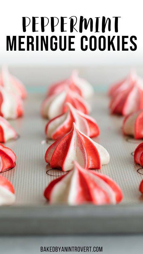 Peppermint Meringue Cookies, Peppermint Meringue, Peppermint Meringues, Meringue Cookie Recipe, Best Treats, New Year's Desserts, Vegan Candies, Meringue Cookies, Cute Desserts