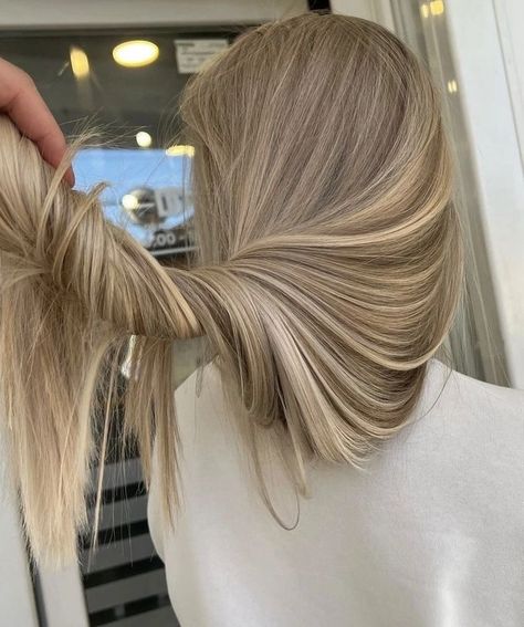 Cool Tones Blonde, Balayage For Blonde Hair, Ashy Beige Blonde Hair, Hairdressing Aesthetic, Rich Blonde Hair, Blonde Hair 2024, Rich Blonde, Minimalistic Wedding Dress, Beige Blonde Hair