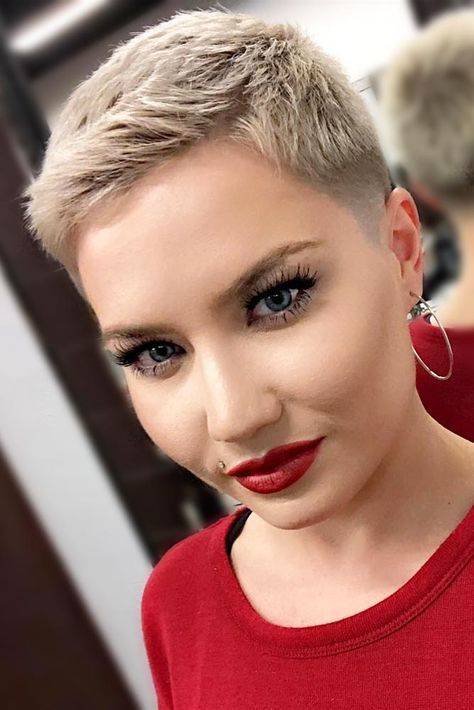 Blonde Faded Pixie Hairstyles Buzzcut, Pixiecut Undercut, Pelo Color Vino, Undercut Haircut, Low Fade Haircut, Low Fade, Shorthair Hairstyles, Viva Glam, Beauty Hairstyles