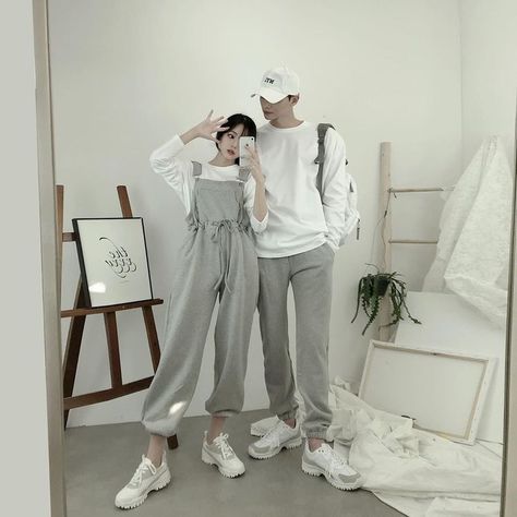 Couple Outfits Korean, Korean Couple Outfits, Couple Ootd, Couple Outfits Matching, Outfit Couple, Couple Outfit Ideas, Jumper Pants, Denim Pullover, Couple Clothes