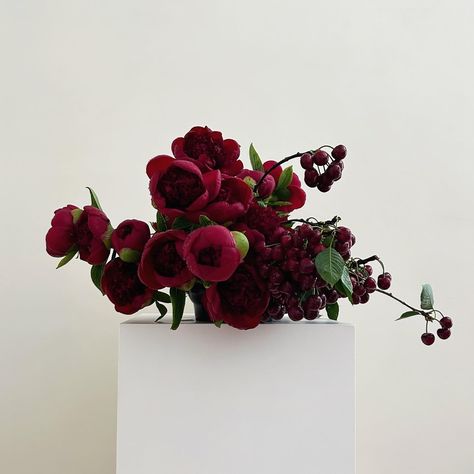 Lisa Cooper, Vertical Garden Plants, Wedding Collage, Unique Bouquet, Wedding Flower Inspiration, Bouquet Arrangements, Burgundy Floral, Digital Flowers, Table Flowers