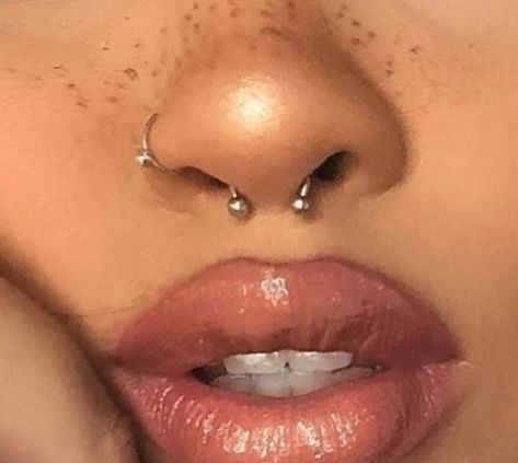 Two Nose Piercings, Cute Nose Piercings, Fits Ideas, Cool Ear Piercings, Pretty Ear Piercings, Face Piercings, Nose Piercings, Cool Piercings, Outfits Retro