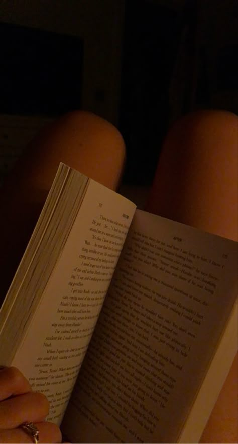 Cozy Snapchat Story, Reading Aesthetic At Night, Reading Book At Night Aesthetic, Night Book Reading Snapchat Story, Night Time Reading Aesthetic, Late Night Book Reading Aesthetic, Night Reading Instagram Story, Late Night Reading Aesthetic, Reading Aesthetic Night