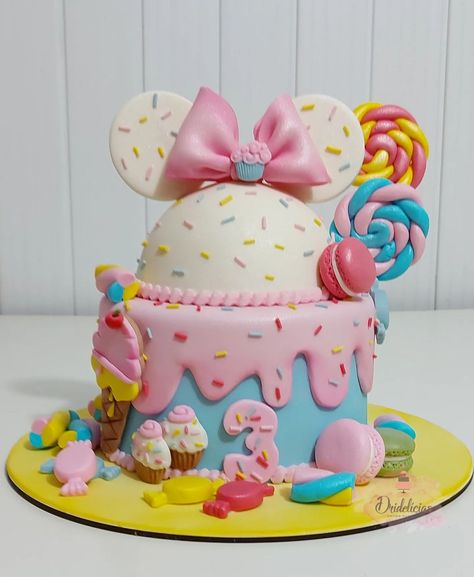 Two Sweet Minnie Party, Minnie Mouse Sweets, Minnie Mouse Candyland Party, Minnie Mouse Pastel Party, Minnie Candyland, Mickey Mouse Cake 1st Birthday, Minnie Mouse Pasta, Disney Cake Ideas, Pastel Minnie Mouse