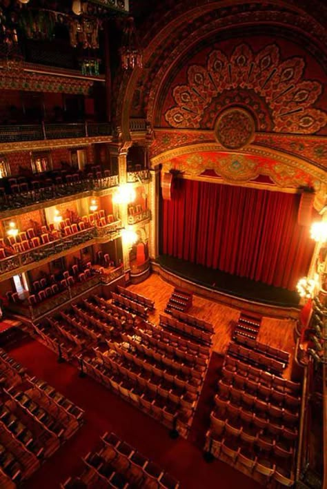 Teatro Aesthetic, Theatre Academia, Theater School, School Theater, Balan Wonderworld, Theatre Pictures, Majestic Theatre, Theatre Interior, A Night At The Opera