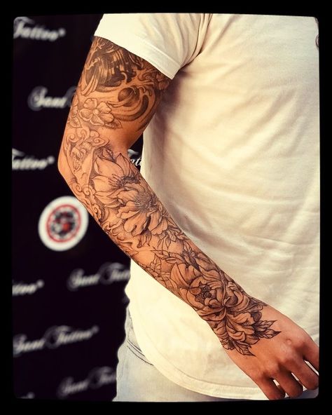 Tattoo Design Arm, Tato Maori, Men Flower Tattoo, Mangas Tattoo, Forearm Flower Tattoo, Tattoo Inspiration Men, Forearm Tattoo Design, Forearm Sleeve Tattoos, Muster Tattoos