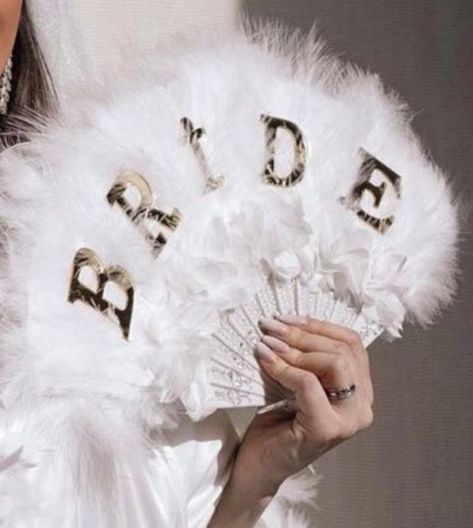 Bridal shower idea wedding bride bridesmaid wedding bride to be groom hen do marriage ideas party decorations decor Wedding Fan For Bride, Bachelorette Fans, Bride Fan, Feather Wedding Dress, Wedding Feathers, Feather Hand Fan, Bridal Fan, Feathers Wedding, Wedding Fan