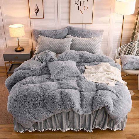 @Inspirelove (Jessica Elvin) - Interior Inspo - Benable Gray Bed Set, Beautiful Bed Designs, Decor Ikea, Simple Bed, Inspire Me Home Decor, Cozy Room Decor, Bed Sets, Grey Bedding, Teen Bedroom