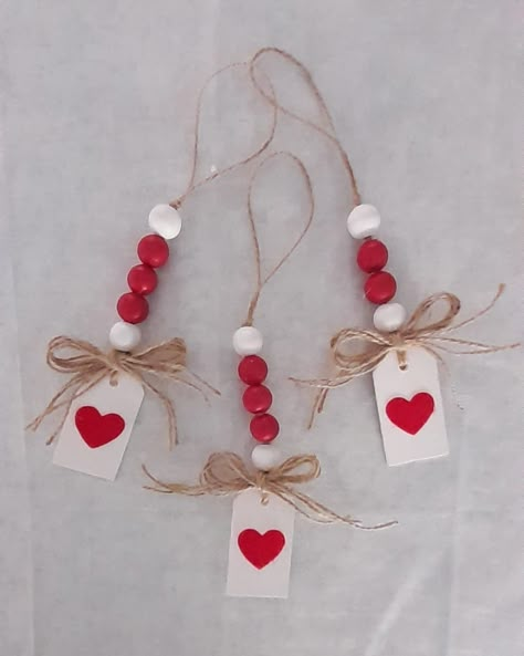 Valentines Day Diy Wood Crafts, Easy Diy Valentines Crafts To Sell, Valentine's Craft Ideas, Valentine Keychain Diy, Valentine Crafts To Make And Sell, Valentines Day Ornaments Diy, Diy Valentines Ornaments, Valentine Ornaments Diy, Valentine’s Day Crafts For Adults