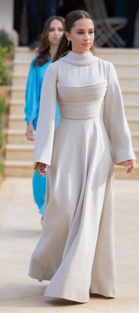 Modest Met Gala Dresses, Hijab Dresses Soiree, Hijabi Soiree, British Style Outfits, Soiree Dresses For Hijab, Modest Elegant Dresses, Princess Iman, Hijabi Gowns, Wedding Abaya