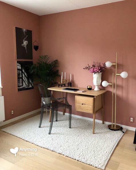 Maroon Office Walls, Terracotta Home Office, Terracotta Study, Office Terracotta, Rust Office, Terracotta Office, Pink Office Walls, Pink Bedroom Walls, Pastel Home Decor