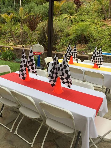 Festa Monster Truck, Blaze Birthday Party, Auto Party, Blaze Birthday, Hotwheels Birthday Party, Cars Birthday Party Decorations, Festa Hot Wheels, Hot Wheels Party, Hot Wheels Birthday