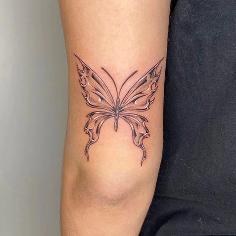 Back Tattoos That Wrap Around, Hand Tattoos Butterfly, Tattoos Designs Men, Small Tattoos Hand, Elegant Butterfly Tattoo, Butterfly Tattoos Ideas, Tattoos Hidden, Tattoos Simplistic, Tattoos Patchwork