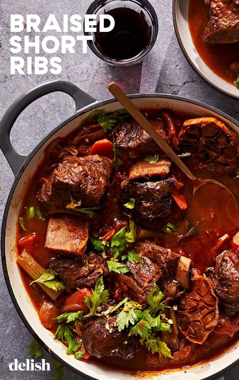 These Garlicky Braised Short Ribs Are Insanely TenderDelish Braised Short Ribs, Beef Wellington, Fall Dinner, Chicken Pot, Short Ribs, Roasted Potatoes, Dutch Oven, Beef Recipes, Stew