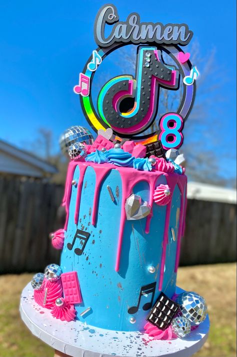 Tik Tok Cake Ideas, Tiktok Cake Ideas, Tiktok Cake, Birthday Deco, 8th Birthday Cake, 10th Birthday Parties, Drip Cake, Cute Birthday Cakes, Cool Birthday Cakes