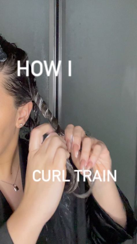 Curl Training, Curly Hair Techniques, Curly Hair Journey, Short Curly Hairstyles For Women, Twist Curls, Wash Hair, Curly Hair Problems, Hair Tips Video, Curl Pattern