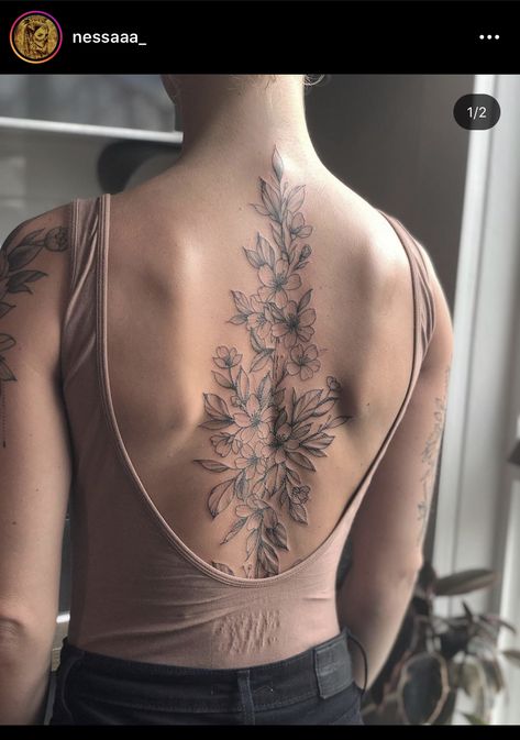 Beautiful Back Tattoos, Feminine Back Tattoos, Floral Back Tattoos, Muster Tattoos, Pieces Tattoo, Spine Tattoos For Women, Inspiration Tattoos, Shoulder Tattoos For Women, Back Tattoo Women