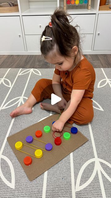 Desiree Blanchard, M.H.K | Baby & Toddler Play on Instagram: "❤️🌈Easy DIY activities for your toddlers !! Click the ✨FOLLOW✨ button to continue learning more!   Activities in order of reel: 💟 wooden spoon and lacing with hair elastics  💟sock puzzle - hide the puzzle pieces in socks!  💟plastic caps with elastics - you can encourage colour matching or have your little one put the elastic on two caps  💟popsicle stick matching 💟hair elastic transferring - you can use a fork, stick or end of a comb!    Let me know if you have any questions in the comments!! ⬇️  ➡️Don’t forget to check my “Activities and Milestones Caregiver Guides” - link in bio! ✨  👶🏻👶🏽👶🏾Activities are recommended for approximately 18mts +. Supervision is always required.   • • •  #momssupportingmoms #newmomsupport Buttoning Activities, Kindergarten Sensory, Craft Games, Tactile Activities, Islamic Kids Activities, Abstract Art Diy, Hair Elastic, Colour Matching, Matching Activity