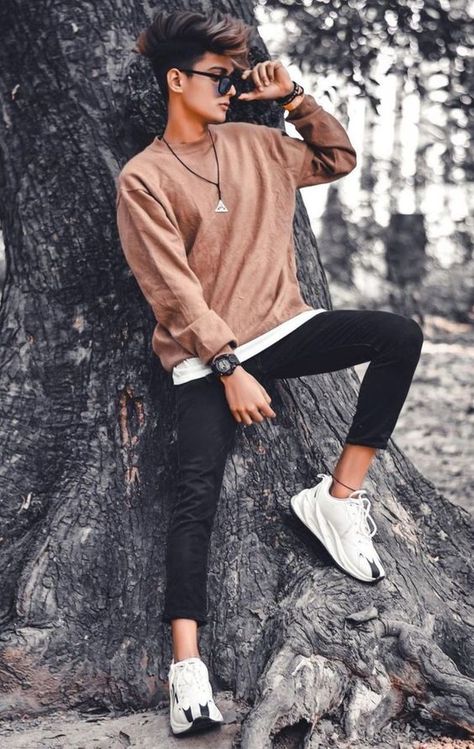 Sanatani Hindu, Brown Oversized Sweater, Men Fashion Photoshoot, Mens Photoshoot Poses, Male Models Poses, Latest Car, Doodle Images, Stylish Men Casual, Stylish Photo Pose