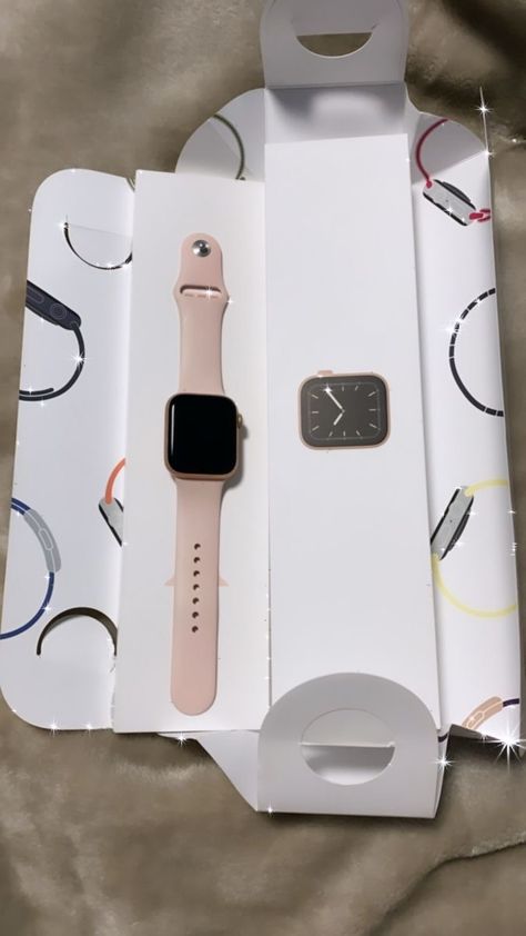 Apple Watch Snapchat Story, White Watches For Women, Gucci Apple Watch Band, Stylish Watches For Girls, White Watches, White Watches Women, Kids Gold Jewelry, Apple Iphone Accessories, Apple Watch Fashion