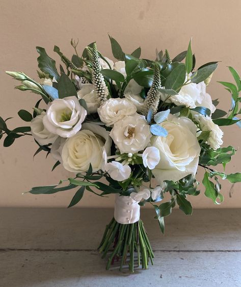 A classic white bouquet, with simple blooms and loose foliage. Colour Bouquet, Holly Wedding, Hand Tied Bouquet, White Wedding Bouquets, Summer Bouquet, White Garden, White Gardens, White Bouquet, Flower Ideas