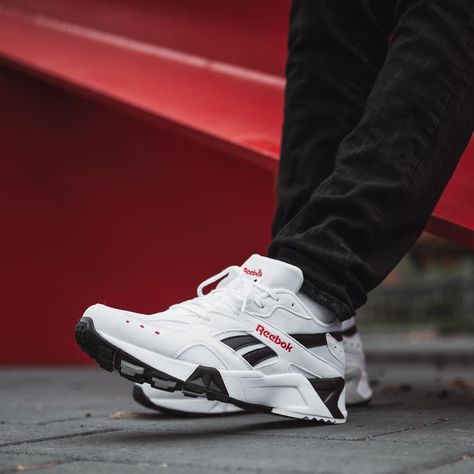 Reebok Aztrek  White / Black  https://insidesneakers.com/style-code/CN7187  Credit : Monox Store  —  #reebok #aztrek  #sneakerhead #sneakersaddict  #sneakers #kicks  #footwear #shoes  #fashion #style White Sport Shoes, Sport Shoes For Men, Reebok Aztrek, Reebok Sneakers, Sneakers Addict, Reebok Classic, Latest Sneakers, Best Sneakers, Nike Huarache