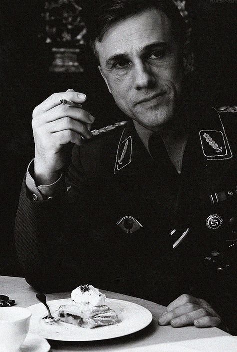 Vojenský Humor, Hans Landa, Quentin Tarantino Movies, Tarantino Films, Inglourious Basterds, Christoph Waltz, Movie Shots, Gary Oldman, Michael Fassbender