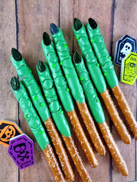 Scary Halloween Party Food, Buffet Halloween, Halloween Pretzels, Halloween Party Food Ideas, Halloween Deserts, Halloween Brownies, Dessert Halloween, Postres Halloween, Recetas Halloween