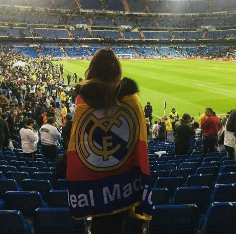 Real Madrid Profile 🤍 Madrid Flag, Madrid Girl, Madrid Outfits, Sports Fashion Editorial, Real Madrid Wallpapers, Madrid Wallpaper, Hala Madrid, Soccer Guys, Soccer Girl