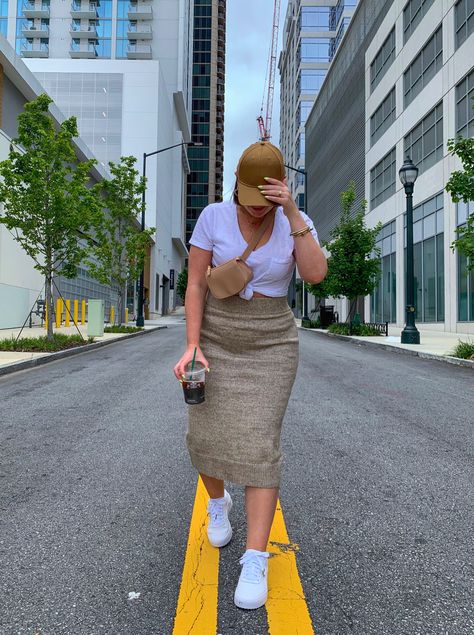 Miami Checklist, Sneakers And Skirt Outfit, Cali Puma, Sweater Midi Skirt, Julia Marie, Outfit Knit, Dress And Sneakers Outfit, Atlanta Fashion, Look Plus Size