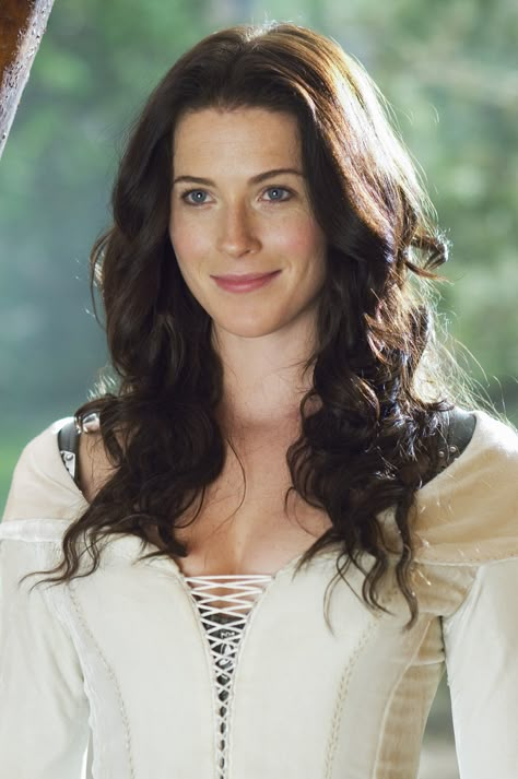 Legend of the Seeker - Season 1 Episode 5 Still Legend Of Seeker, Kahlan Amnell, Lara Pulver, Claire Forlani, Legend Of The Seeker, Elizabeth Moss, Bridget Regan, Amanda Righetti, Julie Benz