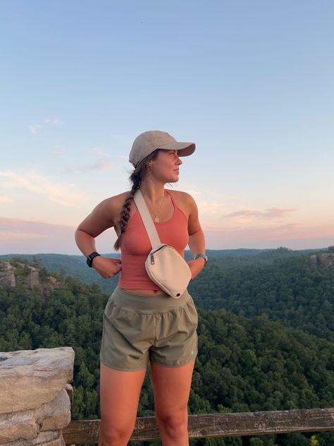 Cute Hiker Outfits Summer, Camping Vacation Outfits, Nature Vacation Outfit, Hiking Ootd Summer, Washington Vacation Outfits, Overall Hiking Outfit, Hawaii Hiking Outfit Summer, Summer Outfits Mountains, Vacation Core Outfits