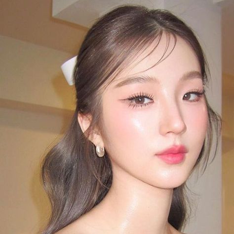 Korean Bridal Makeup, Makeup Looks Korean, Korean Wedding Makeup, Asian Wedding Makeup, Asian Bridal Hair, Hairstyle For Prom, Asian Makeup Looks, Korean Makeup Look, Bridal Hairdo