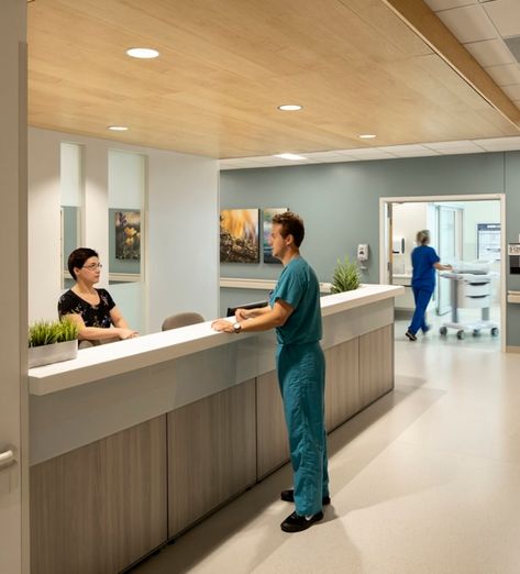 Banner University Medical Center Tucson - New Patient Tower & Renovation - Healthcare Snapshots Hospital Counter, Nurse Station Design, Medical Center Interior, Hospital Nurse Station, Healthcare Inspiration, Healthcare Snapshots, Nurse Station, Hospital Reception, Hospital Design Architecture