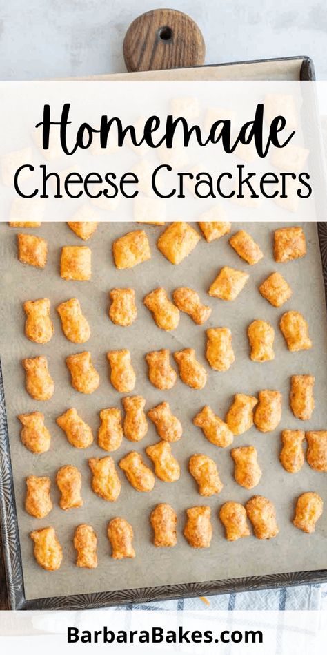 Cheese Crackers Homemade, Easy Cheese Crackers, Cheese Cracker Recipe, Homemade Cheese Crackers, Cheesy Snack, Homemade Graham Crackers, Chocolate Chip Cookie Cake, Homemade Crackers, Snack Craving