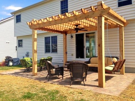 Pergola with a ceiling fan and porch swing Small Pergola, Pergola Curtains, Cheap Pergola, Pergola Swing, Building A Pergola, Pergola Lighting, Wood Pergola, Pergola Attached To House, Pergola Garden