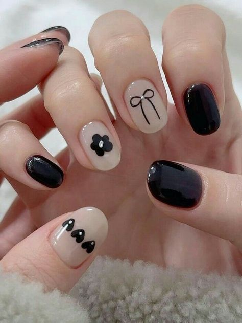 Nail Art Designs Short Nails Simple, Short Minimal Nails, Short Nails Nail Art Simple, Nail Art For Short Nails Easy, Simple Nail Art For Short Nails, Easy Nail Art Short Nails, White Nails With Designs Short, Black Short Nail Designs, Easy Nail Designs For Short Nails