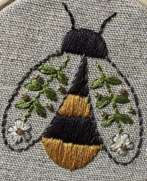 Cute And Easy Embroidery Ideas, Whimsical Embroidery Inspiration, Simple Nature Embroidery Designs, Bee Embroidery Tutorial, Embroidery Pictures Ideas, Needle Point Patterns Free, Unique Embroidery Designs Ideas, Simple Mushroom Embroidery, Bug Embroidery Pattern