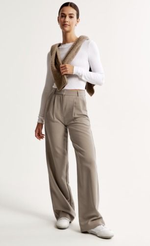 12 Types of Old Money Pants You Should Add to Your Wardrobe - College Fashion University Outfit Ideas Summer, University Outfit Ideas, Abercrombie And Fitch Trousers, Sloane Tailored Pant, Tailored Pants Women, Womens Matching Sets, Tan Trousers, University Outfit, Light Brown Color