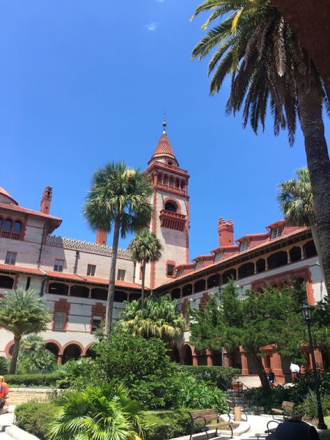 St Augustine Aesthetic, St Augustine Florida Aesthetic, Retro Florida, Flagler College, Saint Augustine Florida, Senior Trip, St Augustine Florida, Vacation Vibes, Saint Augustine