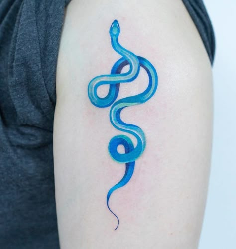 Korean Artist Tattoos Snakes Like No Other Macbeth Tattoo, Tato Mata, Minimalist Tattoo Meaning, Paris Tattoo, Tato Jari, Typography Tattoo, Unusual Tattoo, Colorful Snakes, Snake Tattoo Design