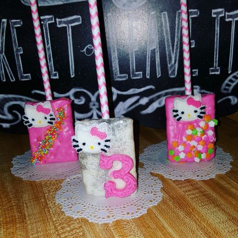 Hello kitty rice krispie treats Hello Kitty Birthday Treats, Hello Kitty Rice Crispy Treats, Hello Kitty Treats, Sanrio Birthday, Kitty Treats, Hello Kitty Theme, Kitty Ideas, Hello Kitty Theme Party, Chocolate Covered Desserts