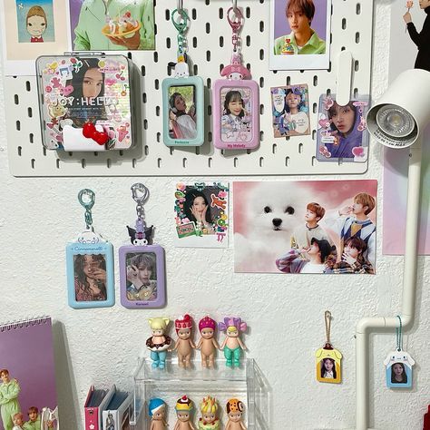 K Pop Desk Ideas, Room Pegboard, Desk Room, Girl Desk, Kpop Room, Study Desk Decor, Room Organisation, Aesthetic Desk, Desk Inspo