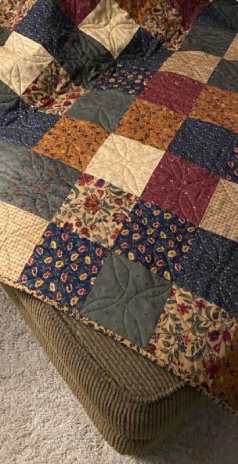 Wuilt For Bed, Grandma Quilt Aesthetic, Quilted Blanket Aesthetic, Diy Patchwork Blanket, Aesthetic Quilt Patterns, Monochromatic Quilt Ideas, Dark Academia Quilt, Vintage Patchwork Quilt, Bedroom Quilt Ideas