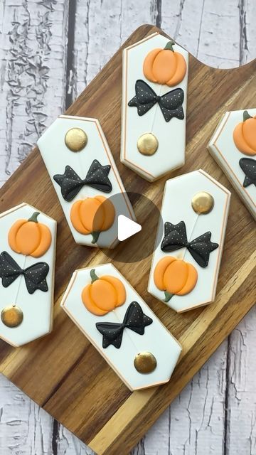 David Camit on Instagram: "Pumpkin rattle? Yes please 🎃 Obsessed with the gold dotted black bow. Gives it such an elegant, spooky touch. The gold marker is from @borderlandsbakery It is amazing and you need one right now. 

Lemon vanilla bean sugar cookie and Royal icing recipes: @borderlandsbakery 

Colors: Gel Colors by @thesugarart 

Cutter: @killerzebras 
.
.
.
.
.
#pumpkincookies #halloweencookies #babyshowercookies #babycookies #babyrattlecookies #rattlecookies #spookyseason #halloween #pumpkin #cookiedecorating #royalicing #customsugarcookies #decoratedsugarcookies #chicagocookies #chicagocookiedecorator" Sugar Cookie Recipe With Royal Icing, Vanilla Bean Sugar, Icing Recipes, Gel Colors, Elegant Halloween, Baby Cookies, Icing Recipe, Baby Shower Cookies, Pumpkin Cookies