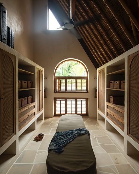 Dreamy, earthy walk-in-robe. Earth, lime, recycled timber, copper, stone. Organic, environmentally sustainable beauty. Architecture, construction management and interior design @mudhomes_design @junglesaltdesigns Styling & art director @tilt_ci Photography & videography @zoomout_bali Connect for architecture, interior design and properties available for sale. #mudhouse #cobhouse #ecohome #earthhouse #sustainableliving #sustainablearchitecture #naturalliving #balivilla #balivillaforsal... Mud Homes, Bali Architecture, Architecture Design Studio, Mud House, Recycle Timber, Sustainable Beauty, Walk In Robe, Architecture Construction, Cob House